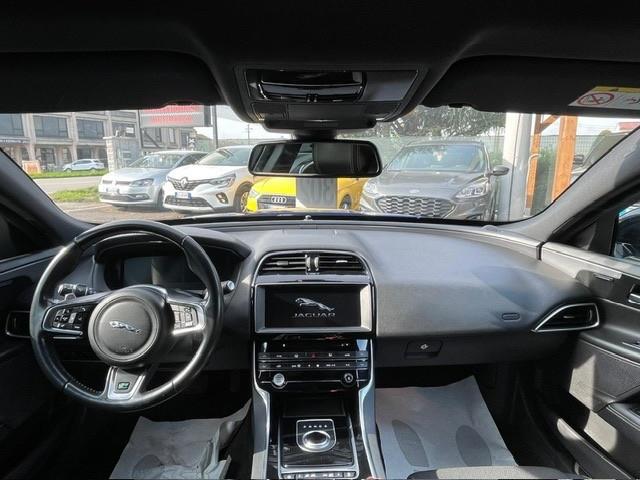 Jaguar XE 2.0 D 240 CV AWD aut. R-Sport