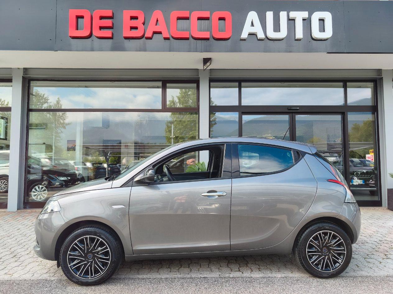 Lancia Ypsilon 1.0 hybrid Gold 70cv (5 POSTI + NAV) OK NEOPATENTATI