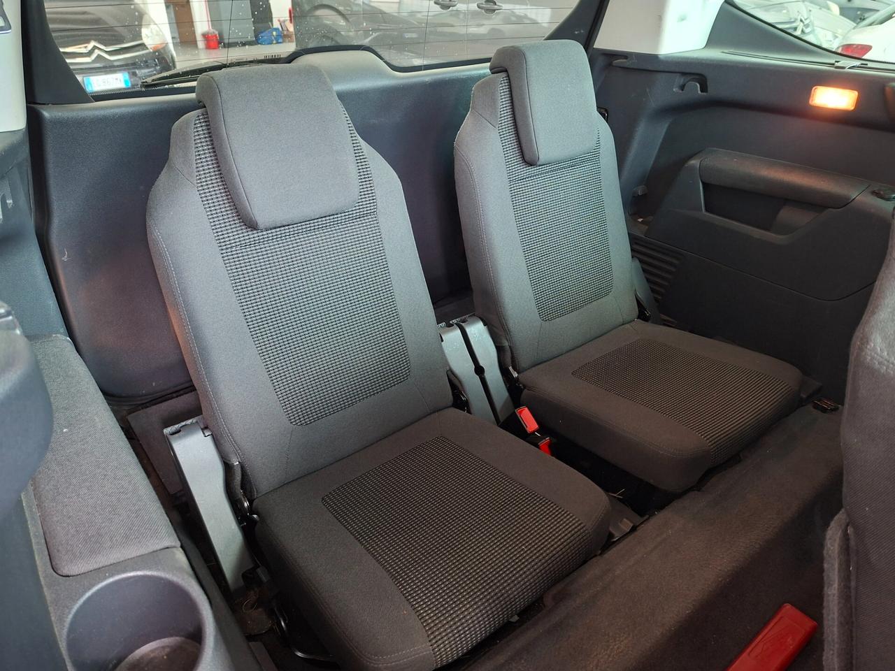 Peugeot 5008 1.6 e-HDi 112CV Stop&Start cambio robotizzato Allure