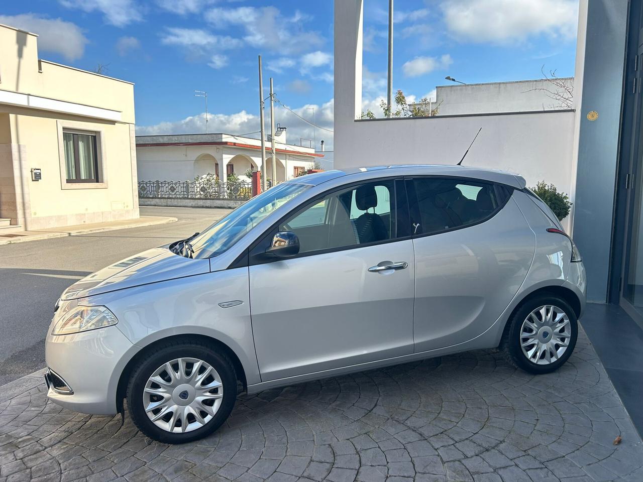 Lancia Ypsilon 1.2 51 Kw 5P - 2011