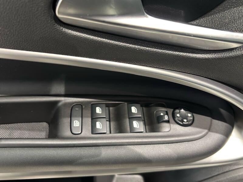 Jeep Avenger 4xe Hybrid 1.2 MHEV 4xe Upland