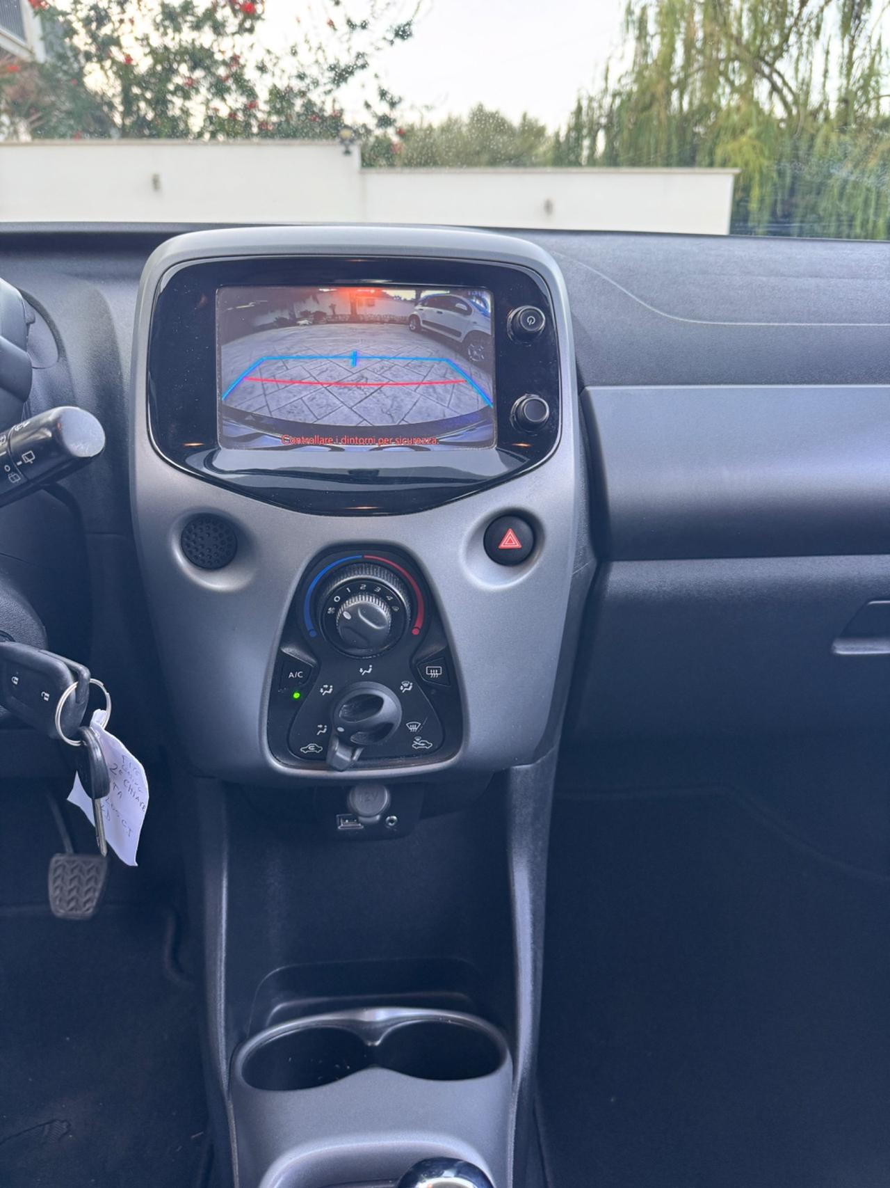 Toyota Aygo 1.0 VVT-i 69 CV 5 porte x-business MMT