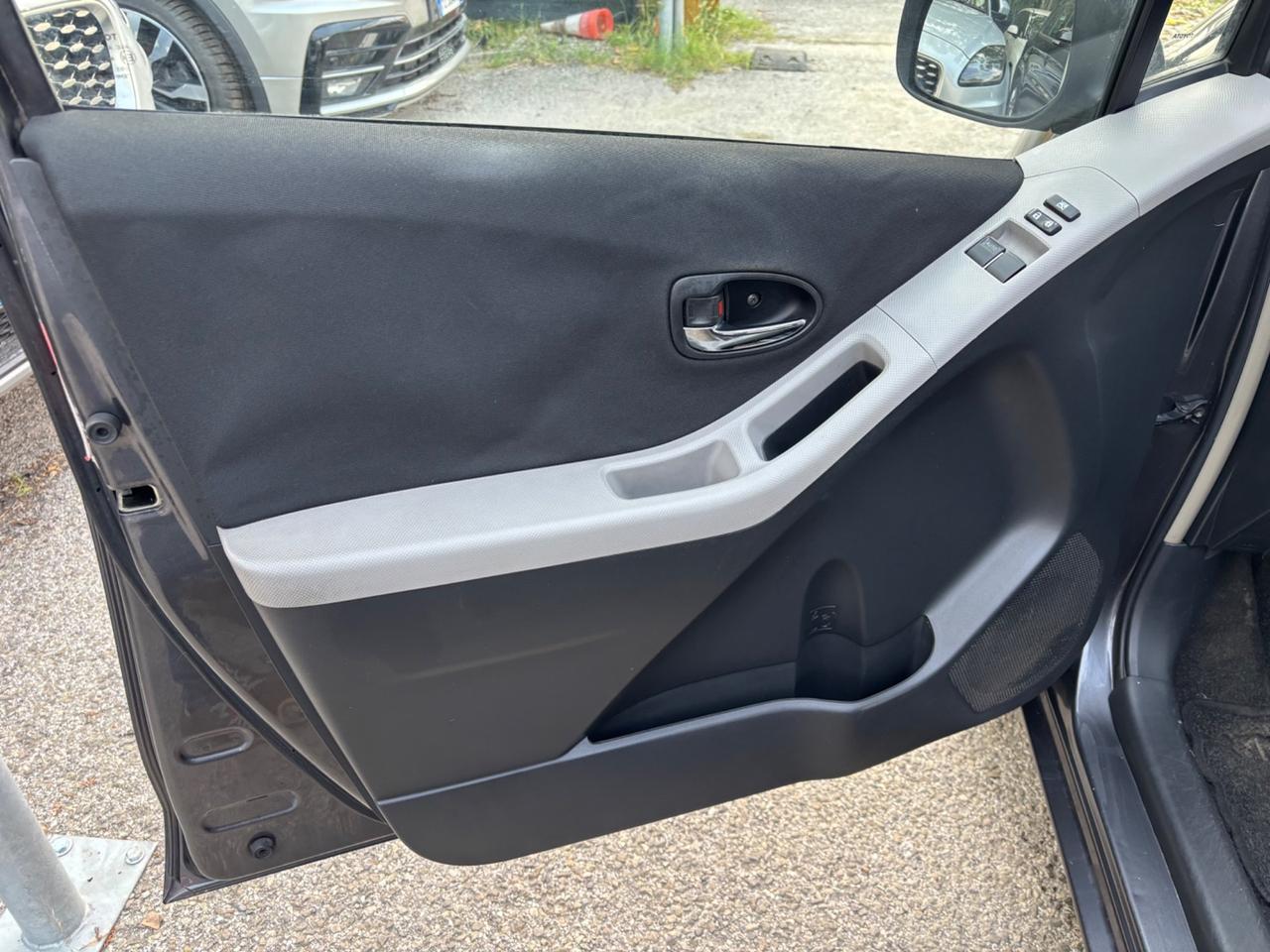 Toyota Yaris 1.4 D-4D 5 porte OK NEOPATENTATI