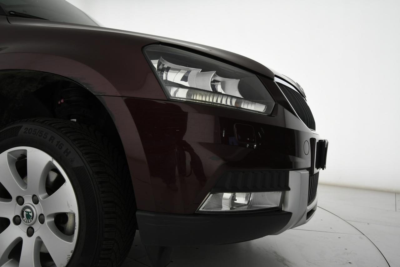 SKODA Yeti 2.0 tdi Elegance 4x4 140cv X COMMERCIANTI+TETTO PANORAMICO