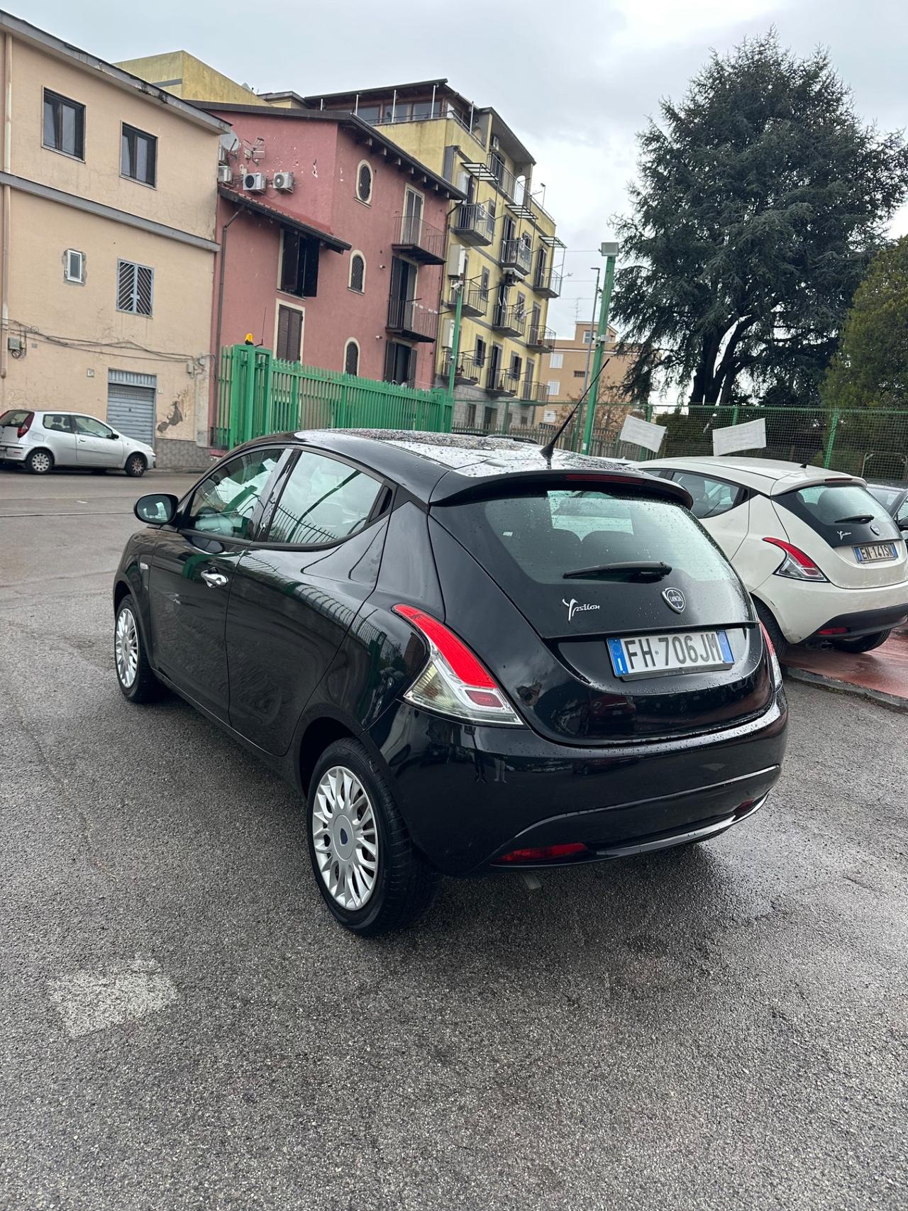 Lancia Ypsilon 1.2 69 CV 5 porte Unyca