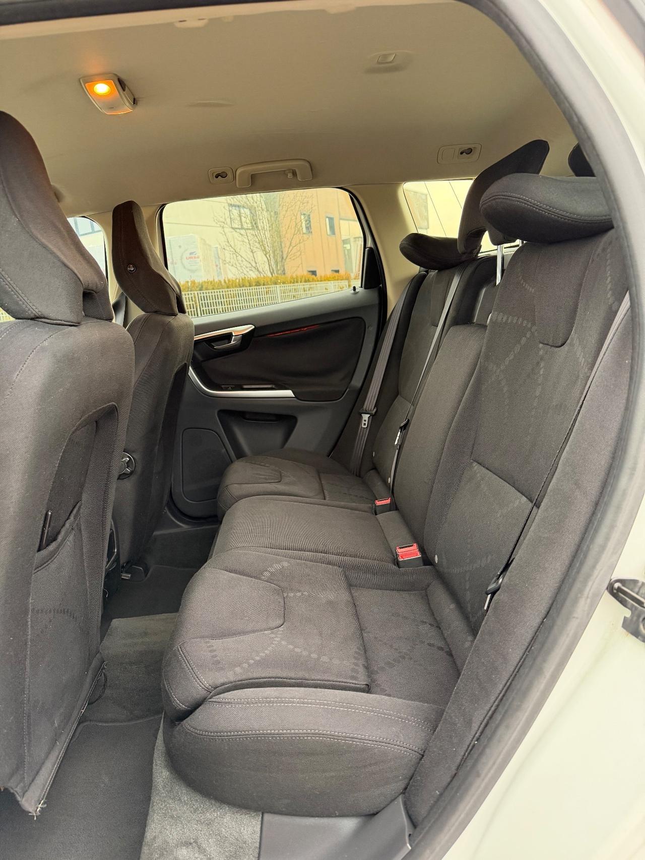 Volvo XC 60 XC60 D3 AWD Geartronic R-design