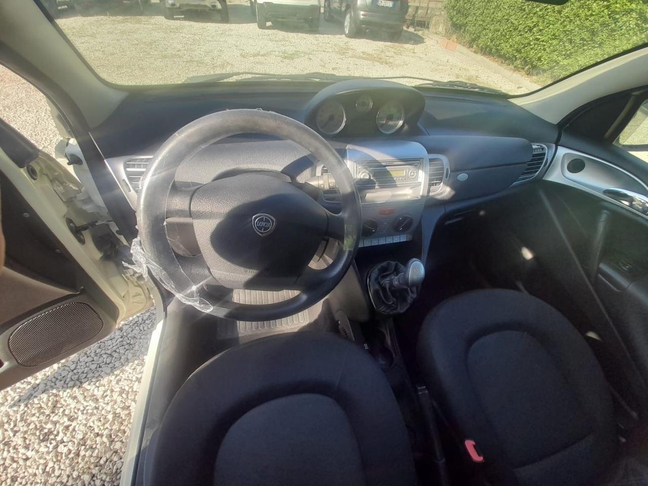 Lancia Ypsilon 1.2 69 CV Unyca