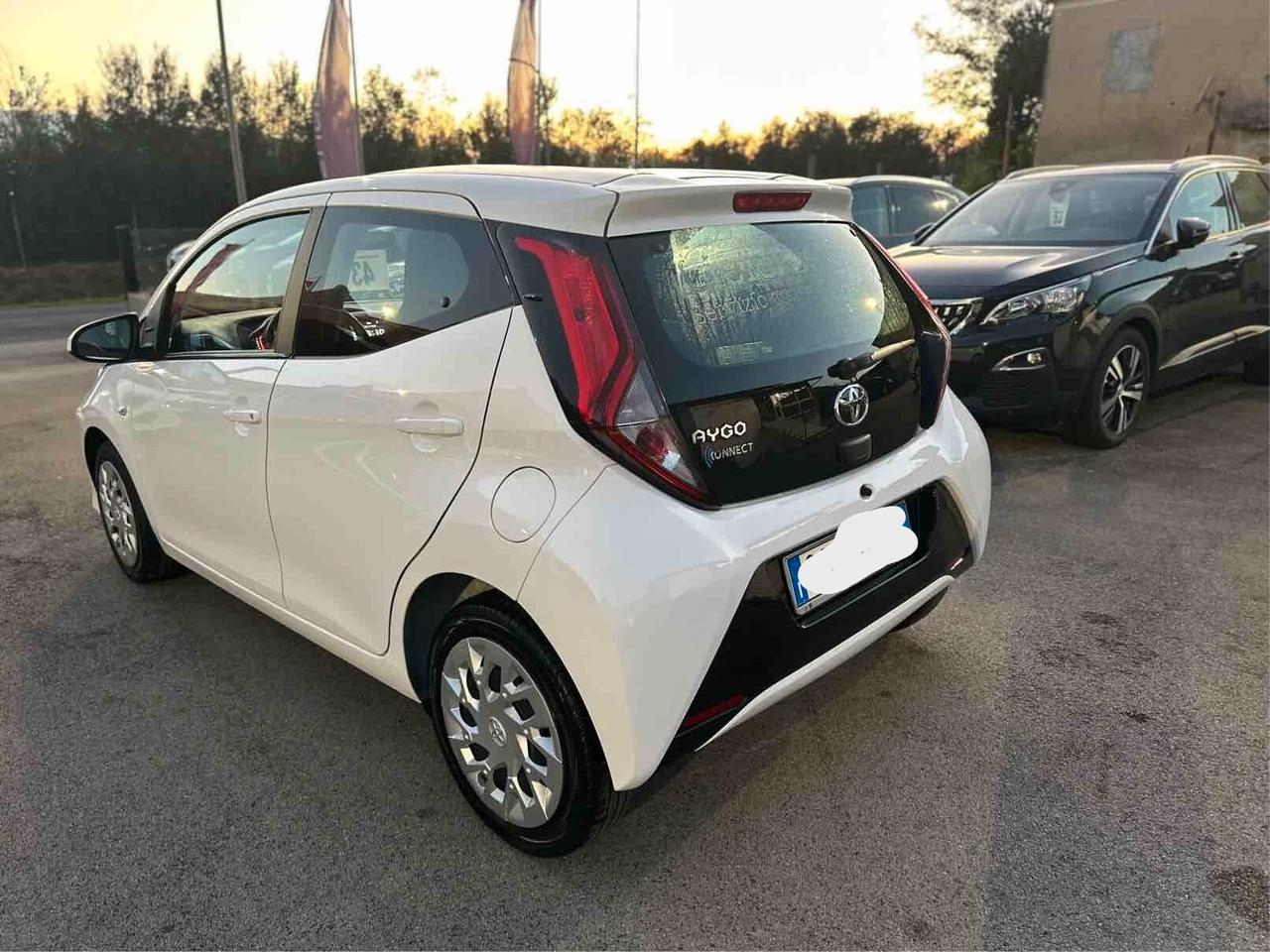 Toyota Aygo Connect 1.0 VVT-i 72CV 5 porte x-business plus cambio automatico