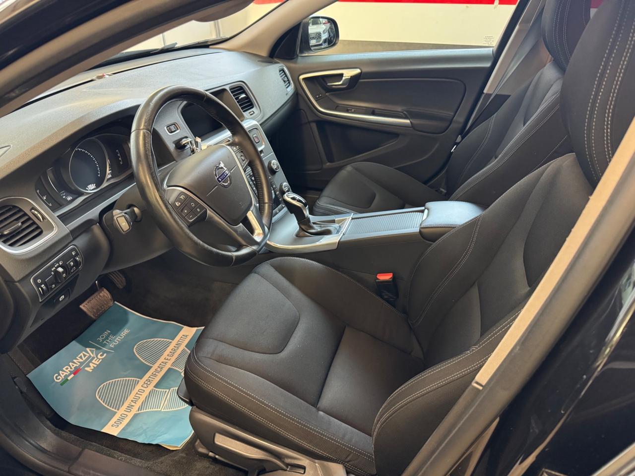 Volvo V60 D2 Geartronic Momentum