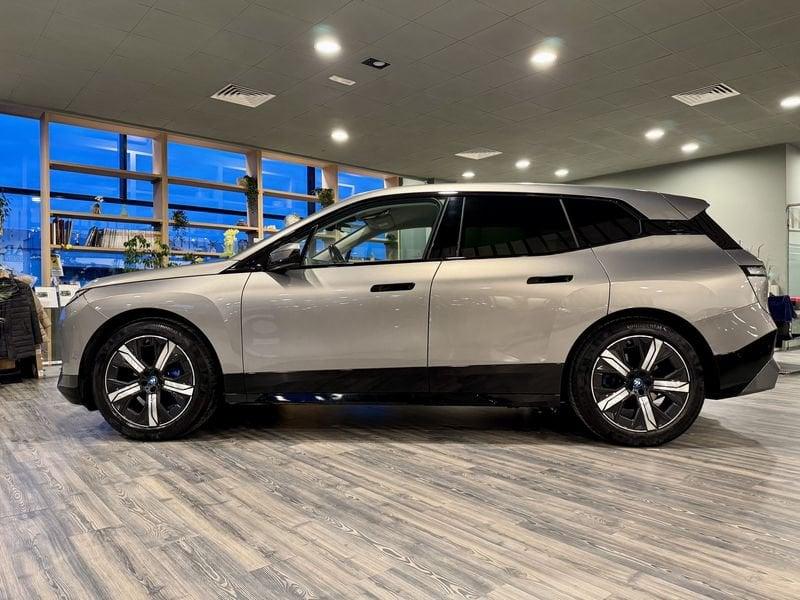 BMW iX iX xDrive40 Pacchetto Sportivo