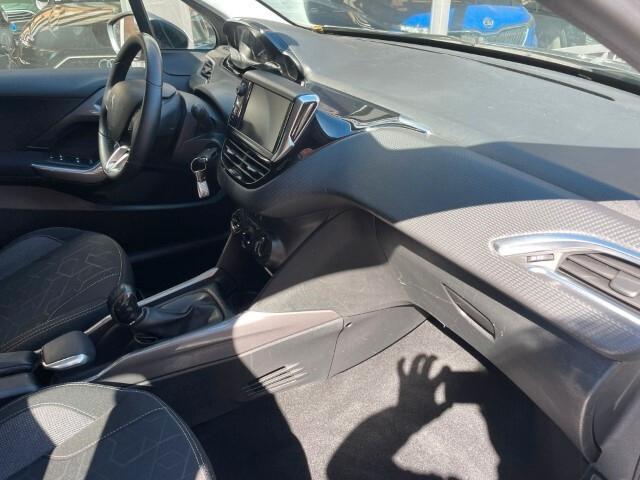 Peugeot 2008 1.6 BlueHDi 100 Black Matt