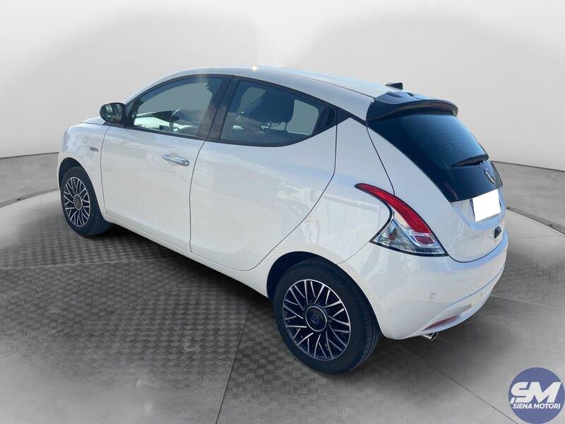 Lancia Ypsilon 1.0 FireFly 5 porte S&S Hybryd Gold