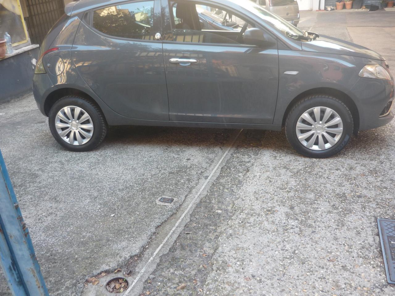 Lancia Ypsilon 0.9 TwinAir 85 CV 5 porte Metano Ecochic Gold