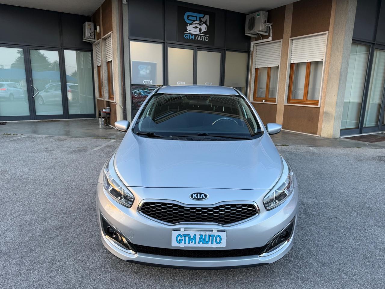 Kia Ceed - 1.6 CRDi 110 CV 5 porte - Neopatentati