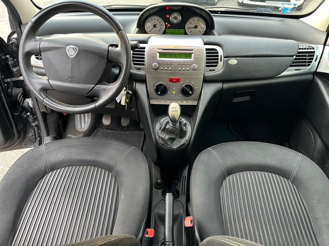 Lancia Ypsilon 1.4 16V Sport MomoDesign