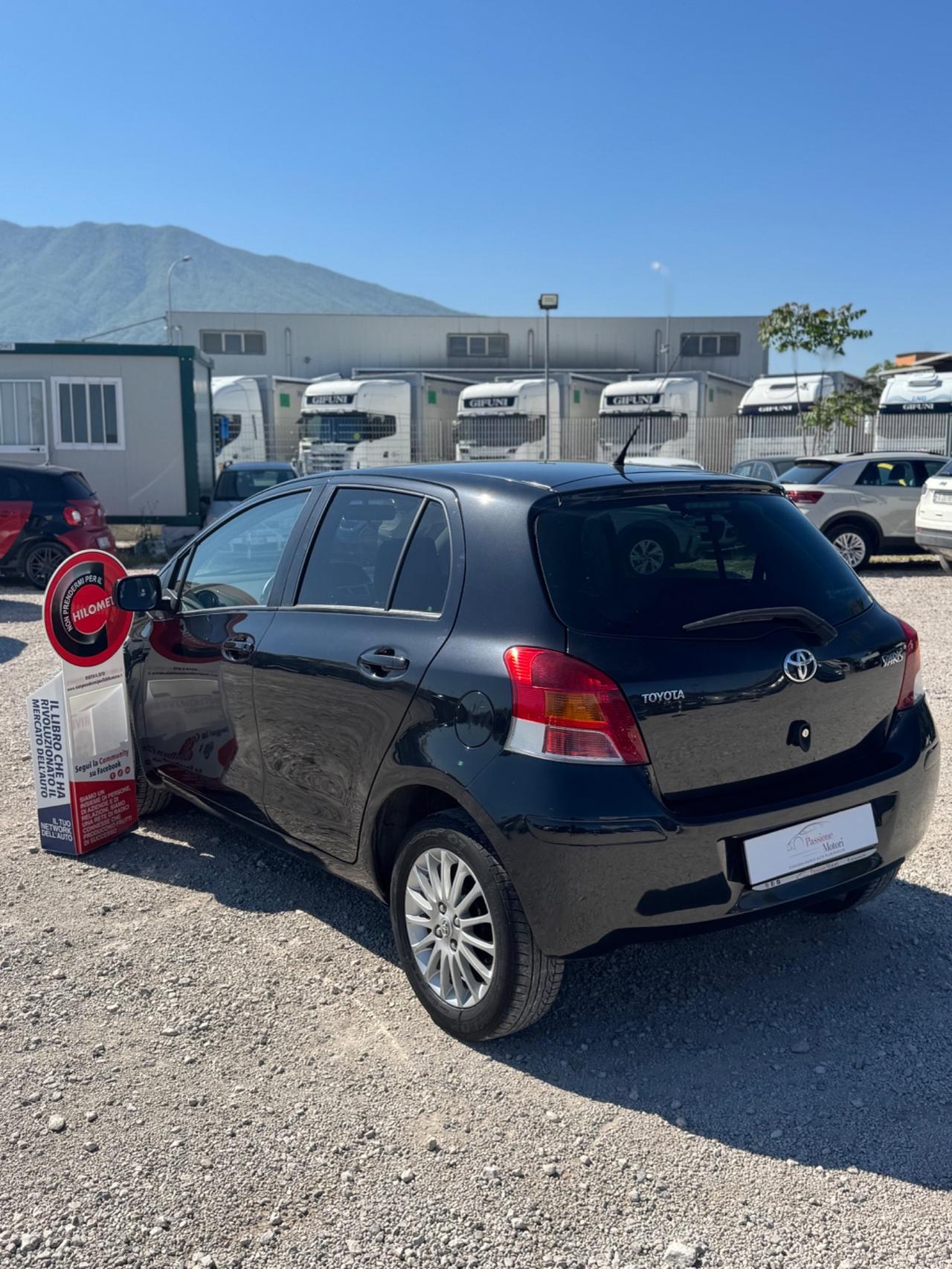 Toyota Yaris 1.0 5 porte Luxury pack automatica