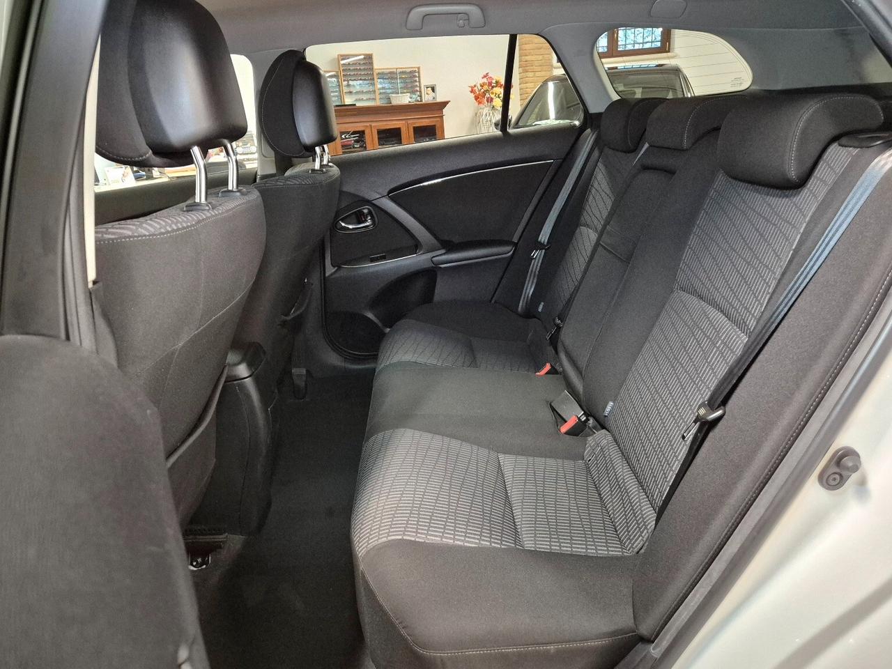 Toyota Avensis 2.0 D-4D Wagon Sol