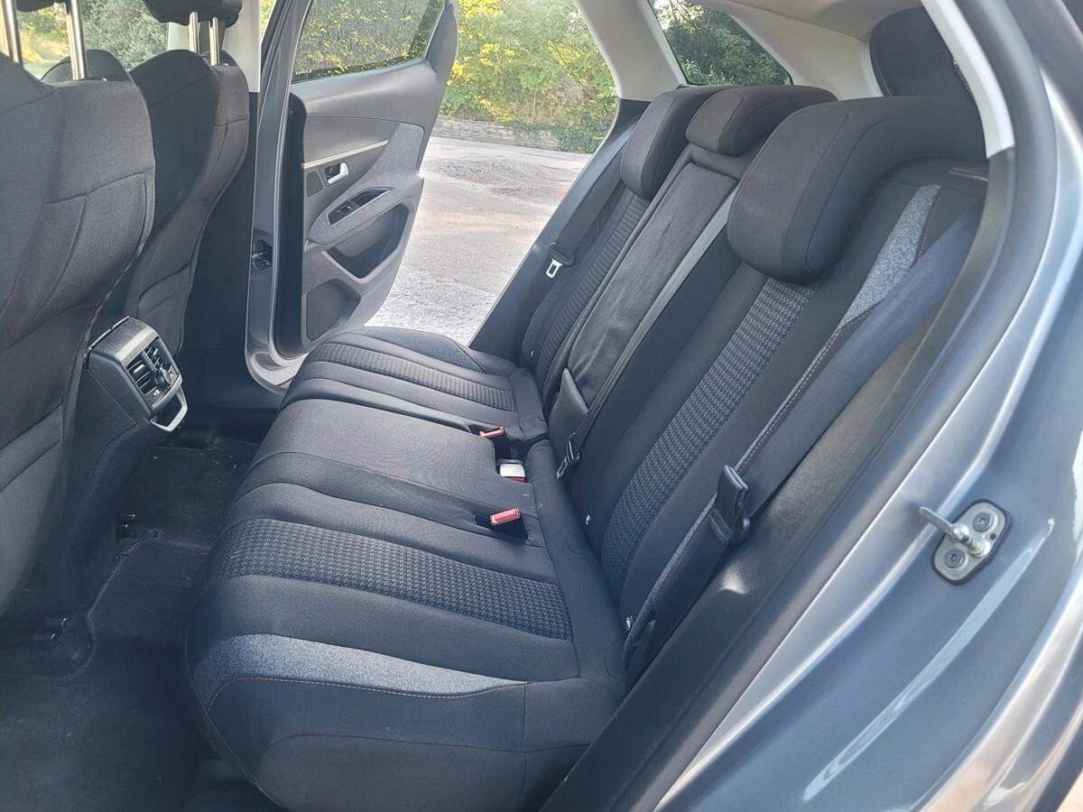 Peugeot 3008 BlueHDi 130 S&S Business