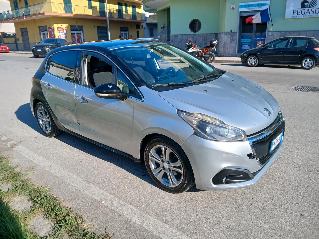 Peugeot 208 1.4 HDi 68 CV 5 porte Allure