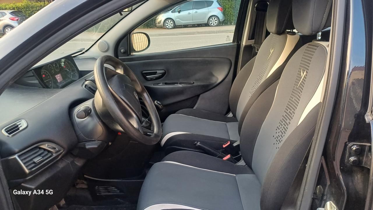 Lancia Ypsilon 1.2 69 CV 5 porte Gold