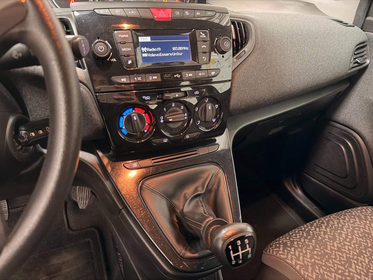 Lancia Ypsilon 1.2 69 CV 5 porte S&S Elefantino Blu