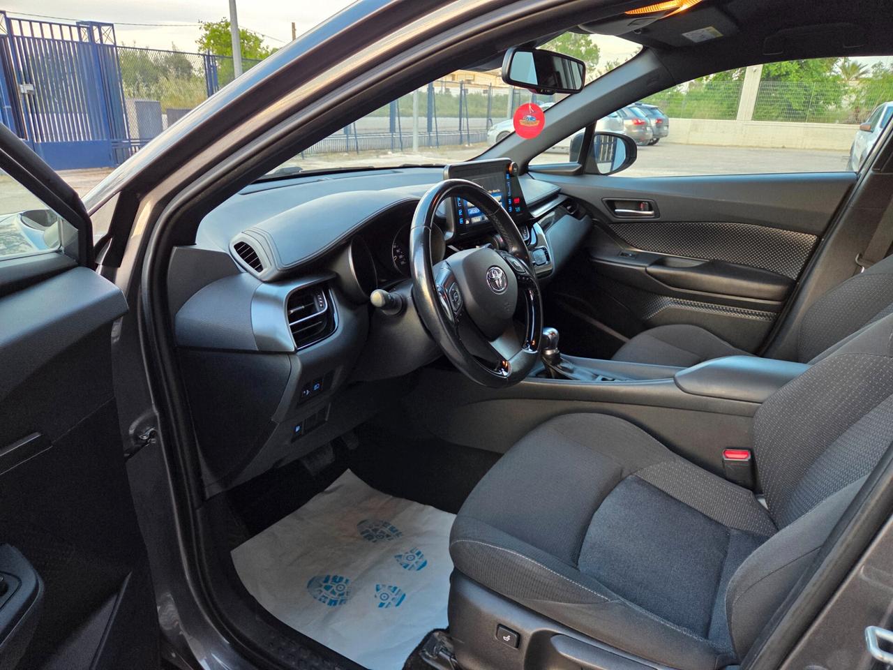 Toyota C-HR 1.8 Hybrid E-CVT Active