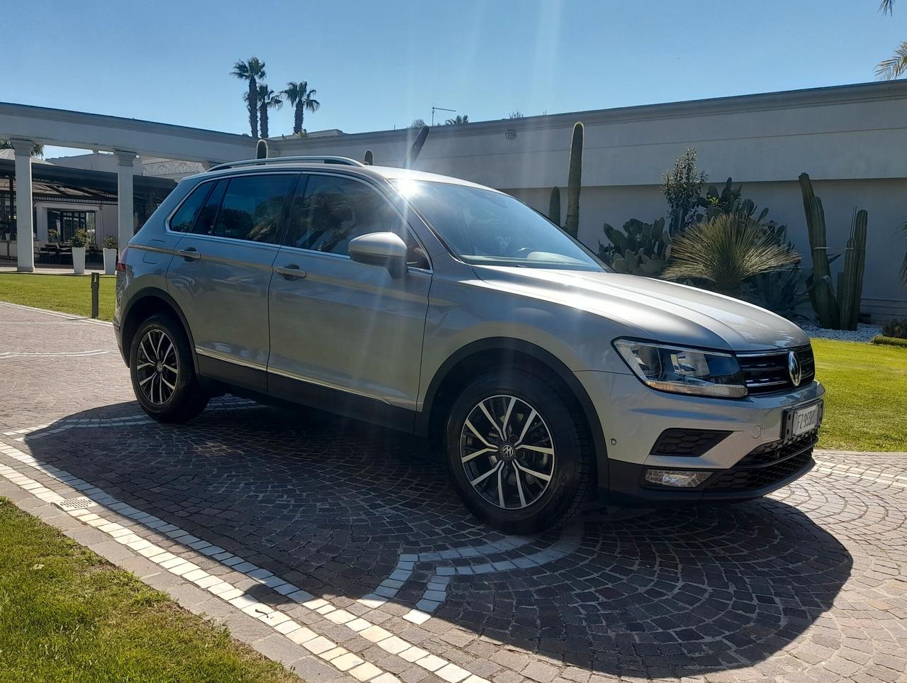 Volkswagen Tiguan 2.0 TDi DSG *FULL OPT* daVETRINA