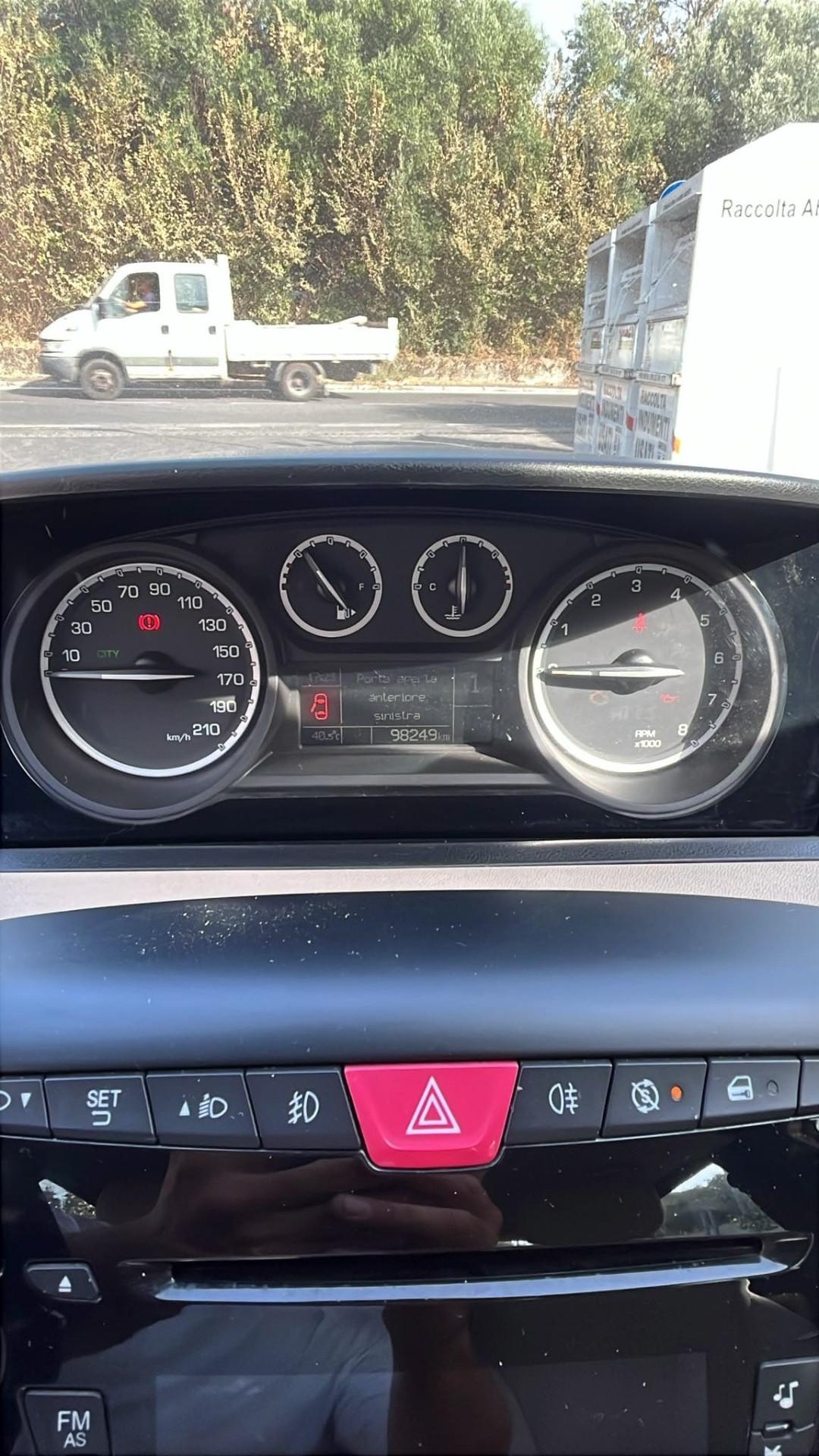 Lancia Ypsilon 0.9 TwinAir 85 CV 5 porte S&S DFN Platinum Cambio Automatico