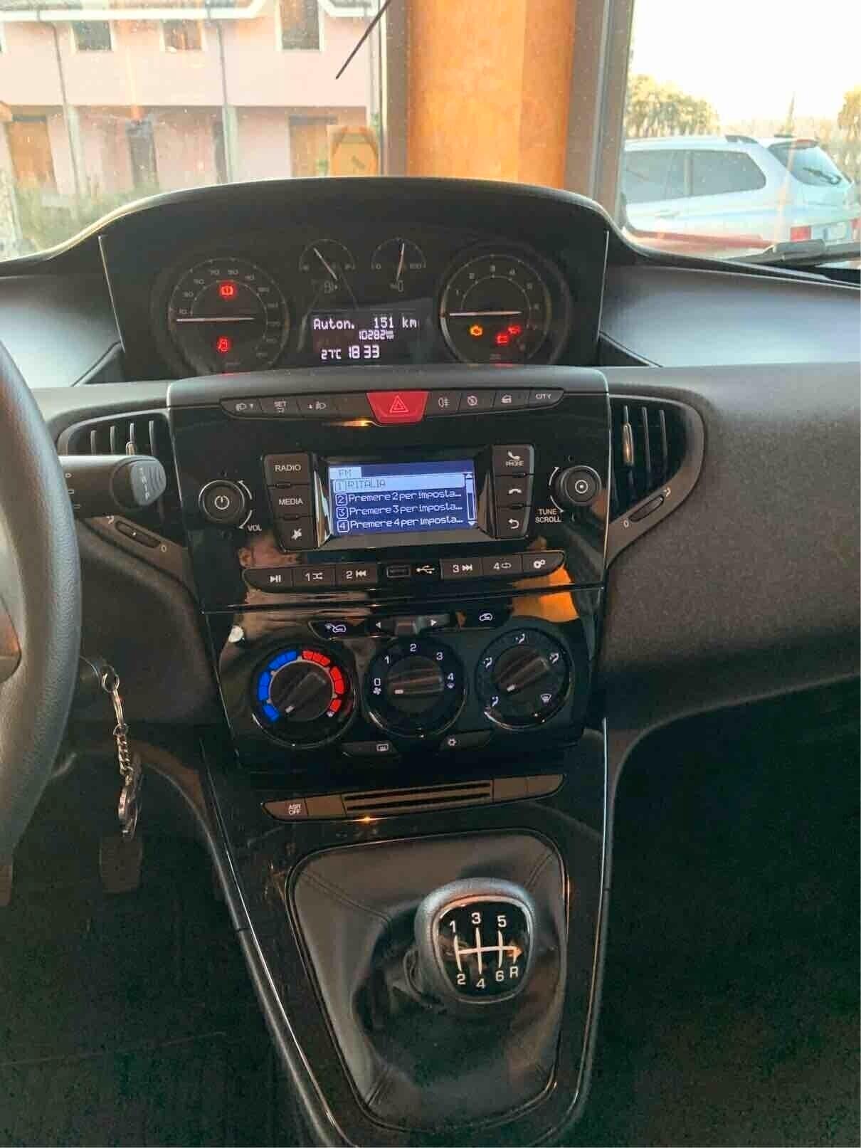 Lancia Ypsilon 1.0 Hybrid