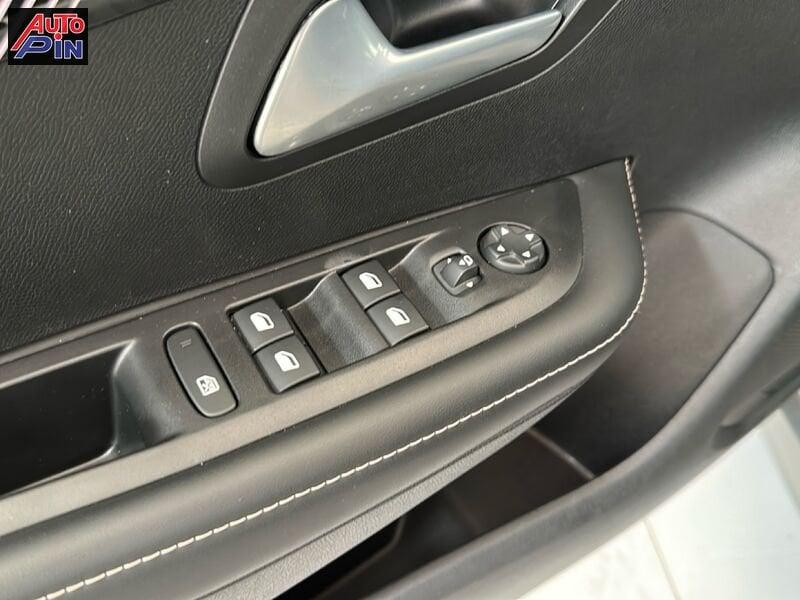 Peugeot 208 Allure Hybrid 110 e-DCS6 auto