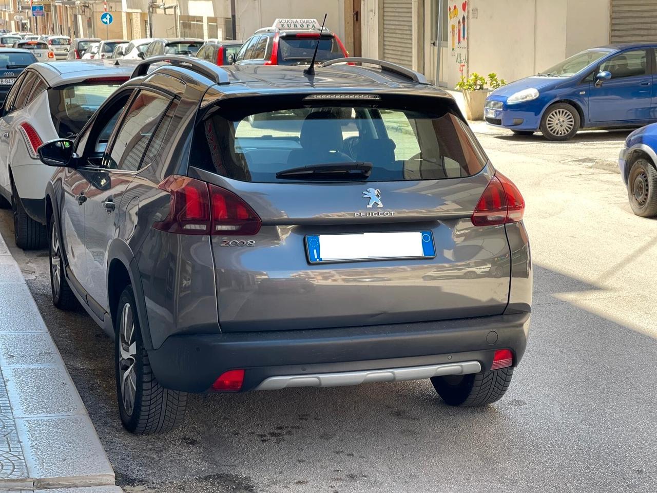 Peugeot 2008 BlueHDi 100CV Allure *FULL*