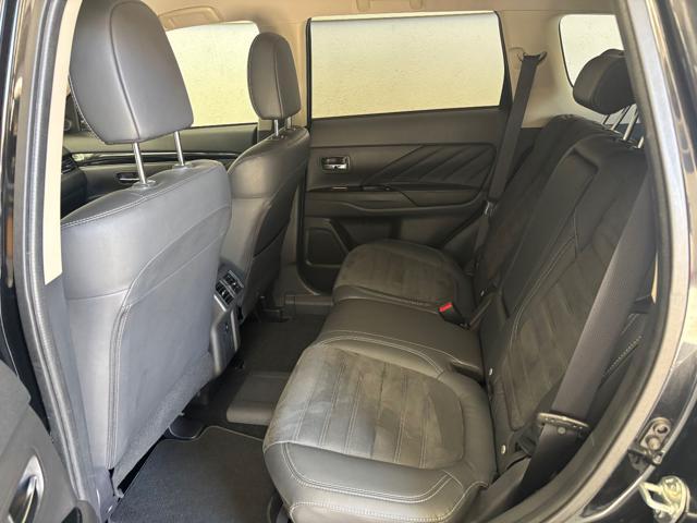 MITSUBISHI Outlander 2.4 MIVEC 4WD PHEV Instyle Plus SDA