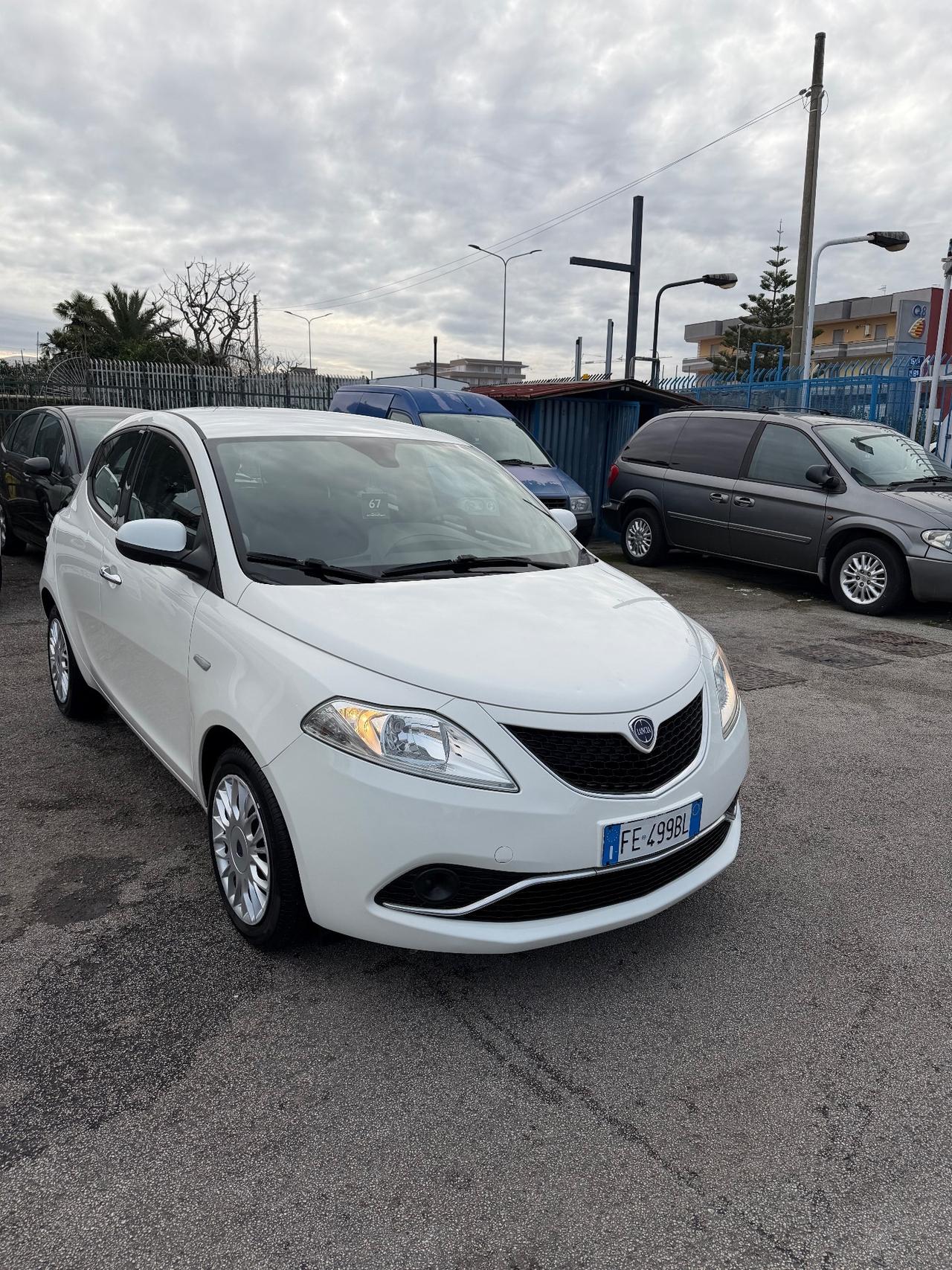 Lancia Ypsilon 1.2 69 CV 5 porte GPL Ecochic Gold