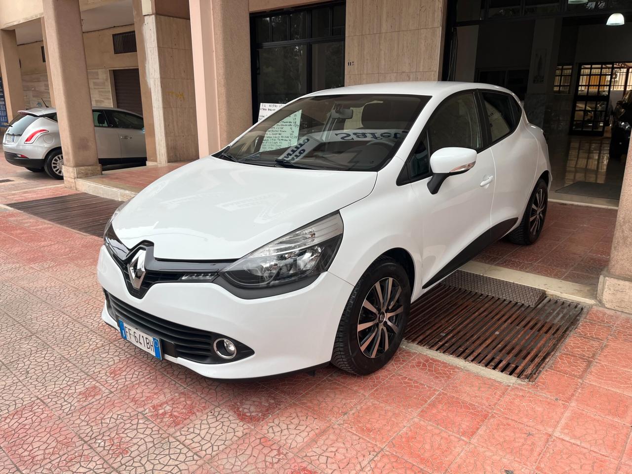 Renault Clio 1.2 5p perfetta garantita-2016