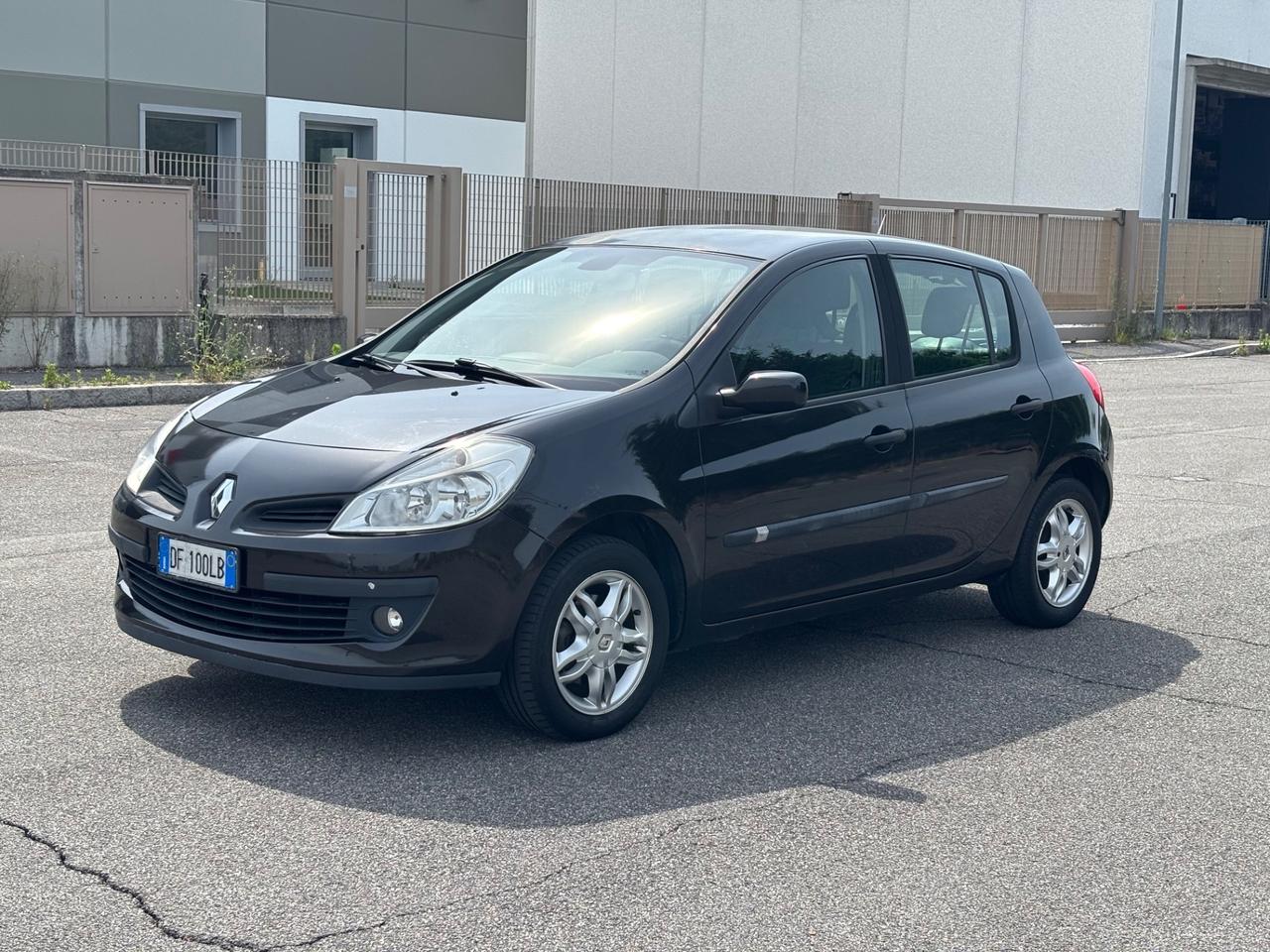 Renault Clio 1.2 16V 5 porte