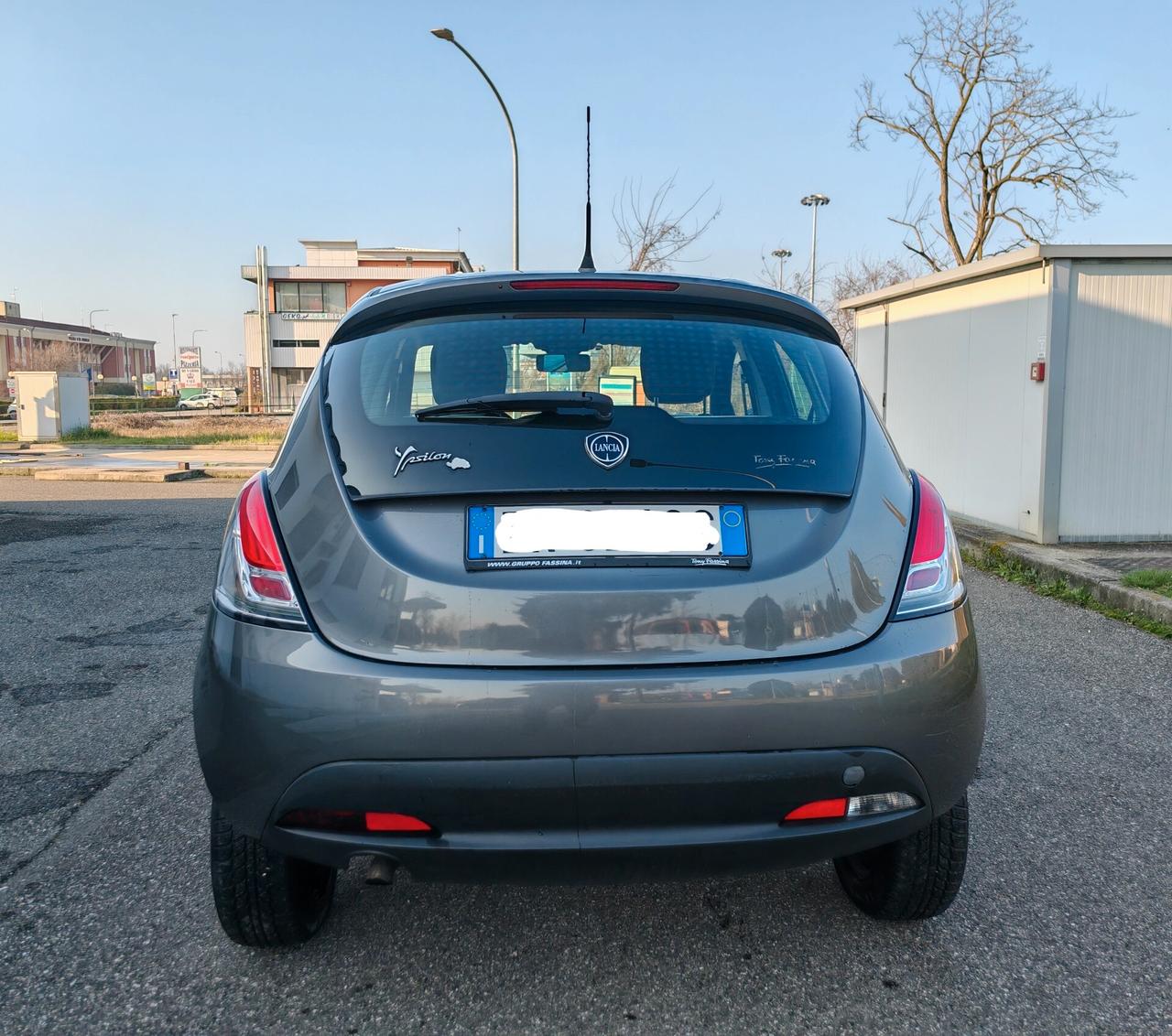 Lancia Ypsilon 0.9 TwinAir 85 CV 5 porte Metano Ecochic Silver