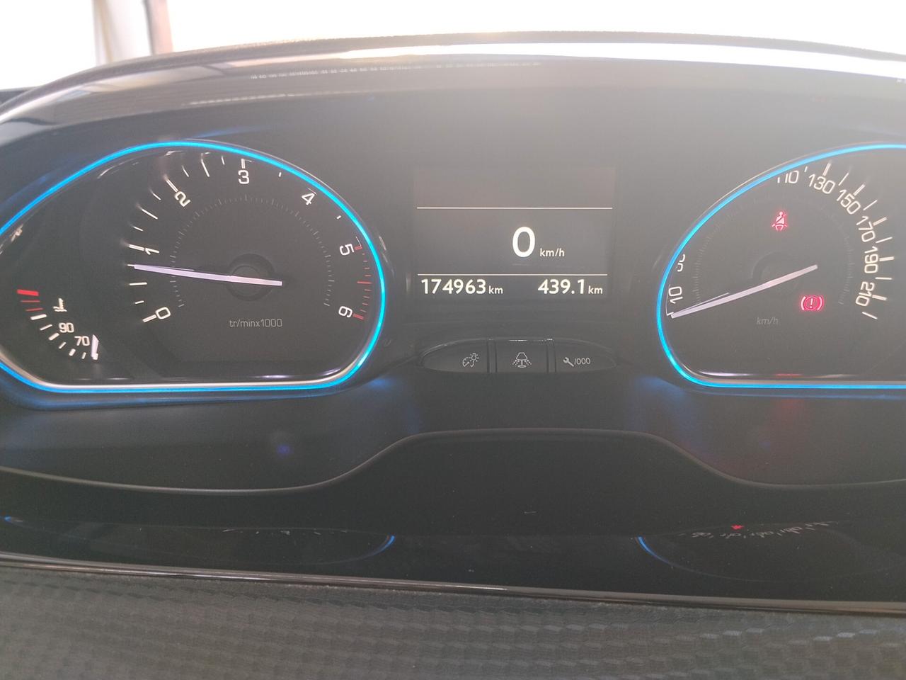 Peugeot 2008 1.6 diesel 2015 CON GARANZIA