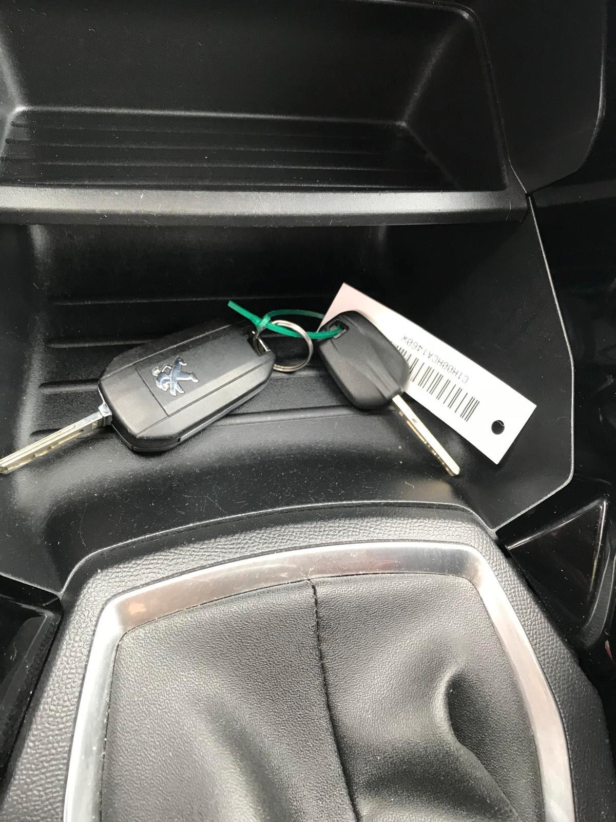 Peugeot 2008 PureTech 100 S&S Allure Pack