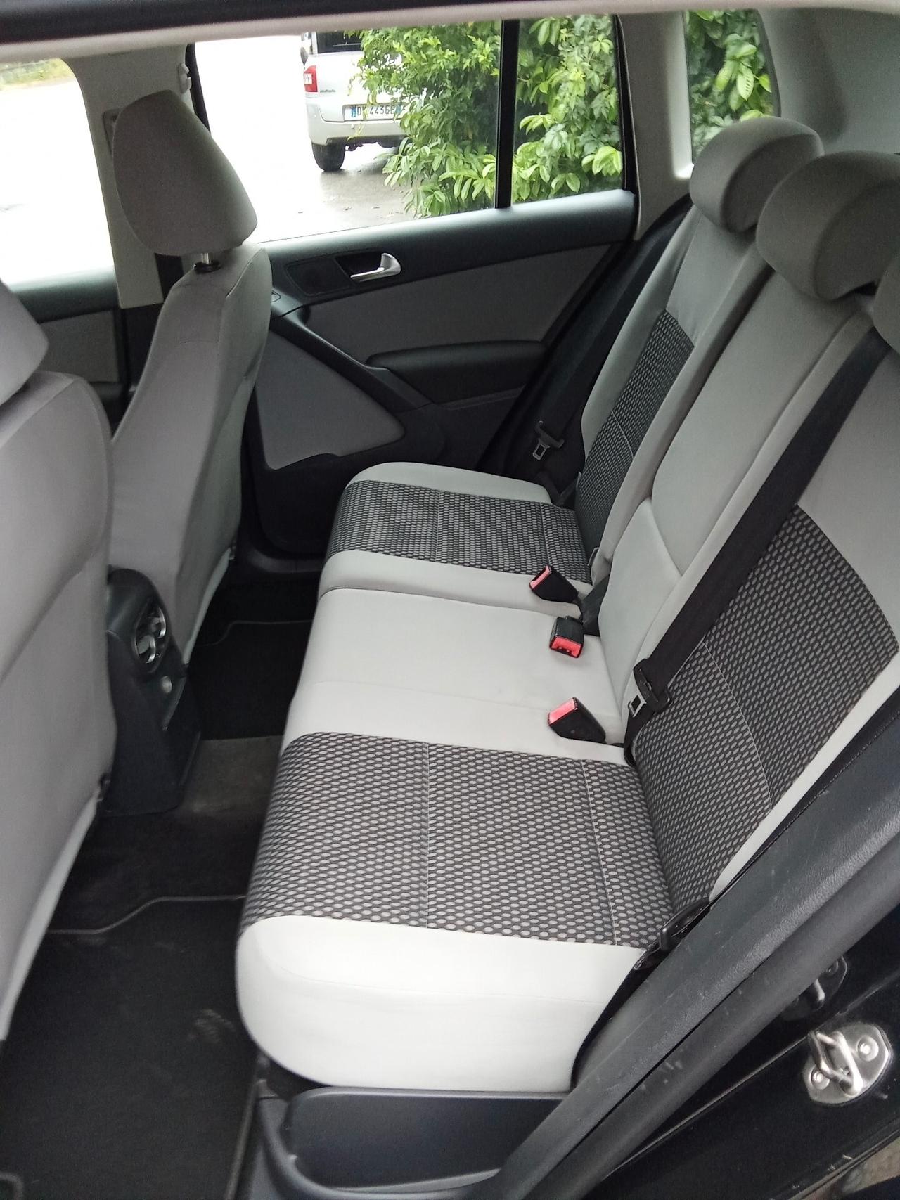 Volkswagen Tiguan 2.0 TDI BlueMotion 011