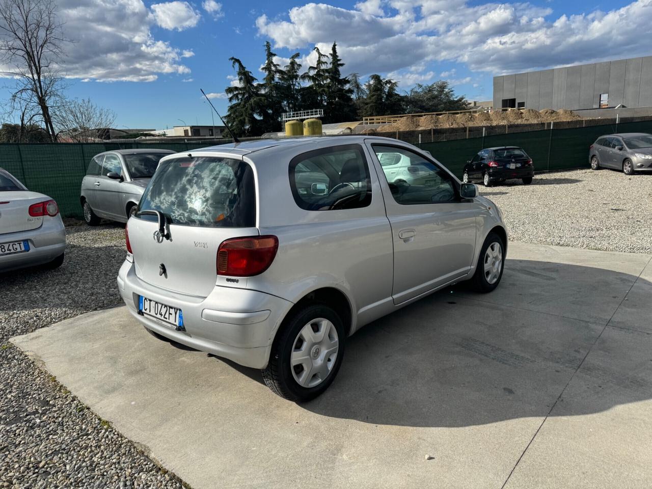 Toyota Yaris 1.0i 16V cat 3 porte Sol euro 4. Benzina neopatentati