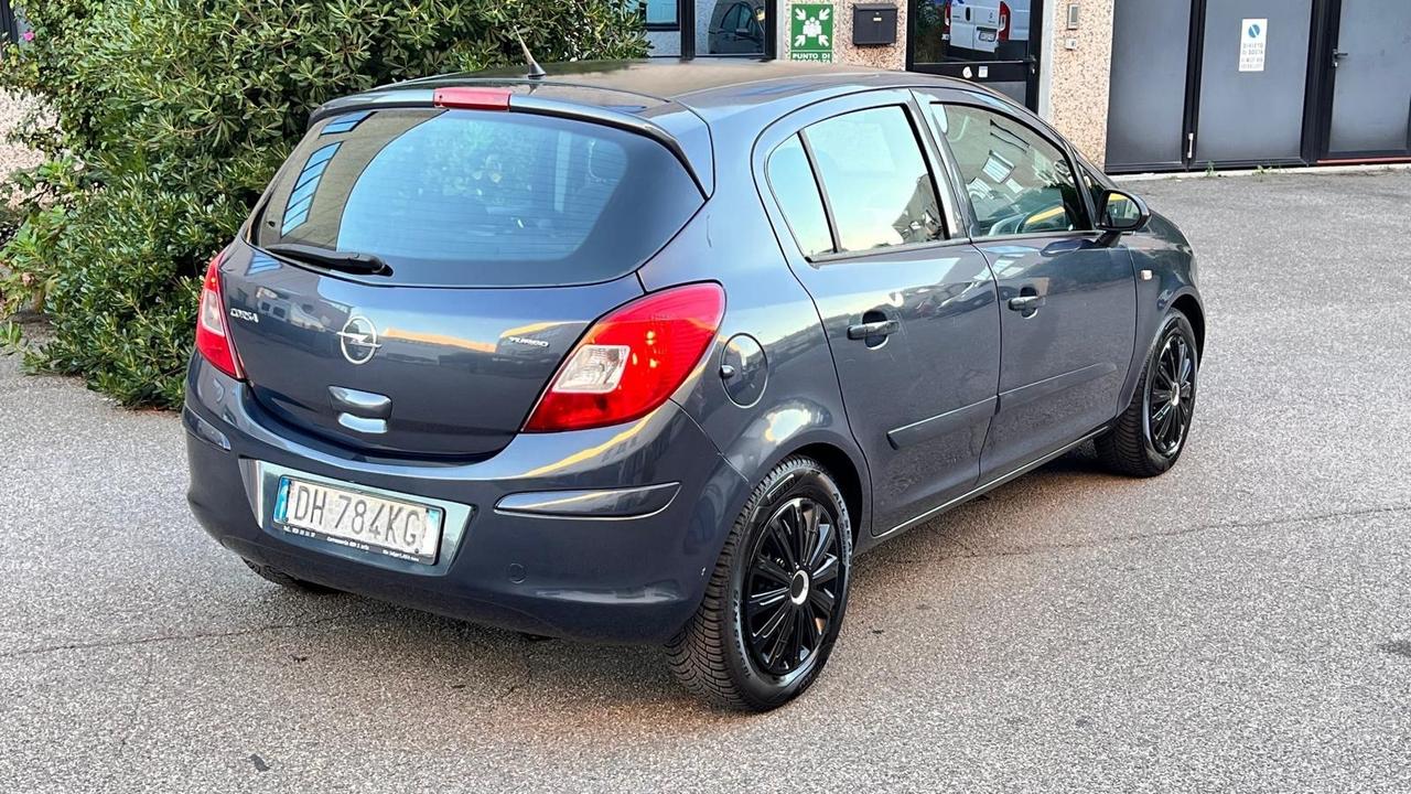 Opel Corsa 1.2 Benzina e GPL adatta a neo patentati