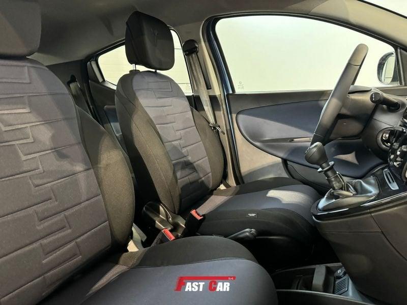 Lancia Ypsilon Ypsilon 1.0 FireFly 5 porte S&S Hybrid Silver