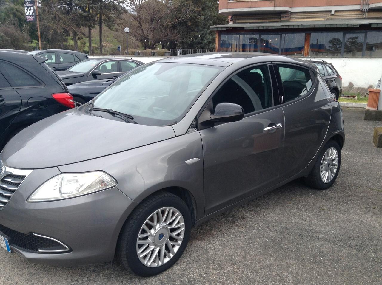 Lancia Ypsilon 0.9 TwinAir 85 CV 5 porte S&S Platinum