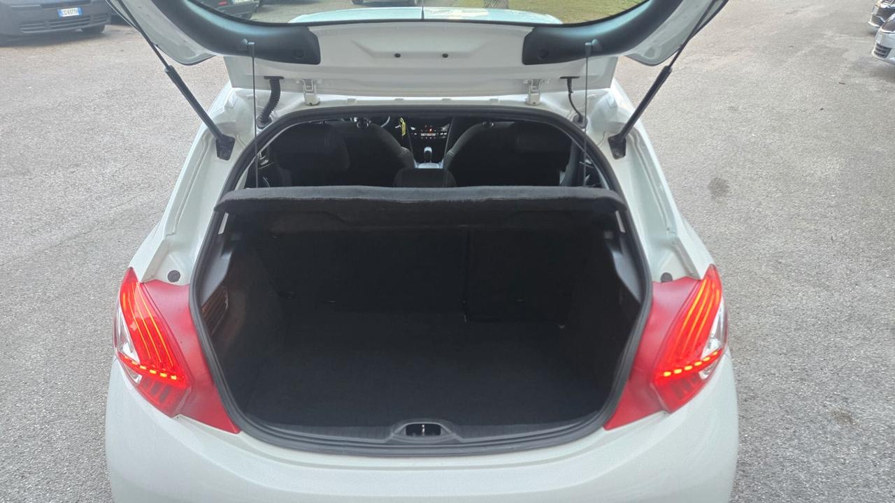 Peugeot 208 PureTech 82 5 porte Allure Neopatentati