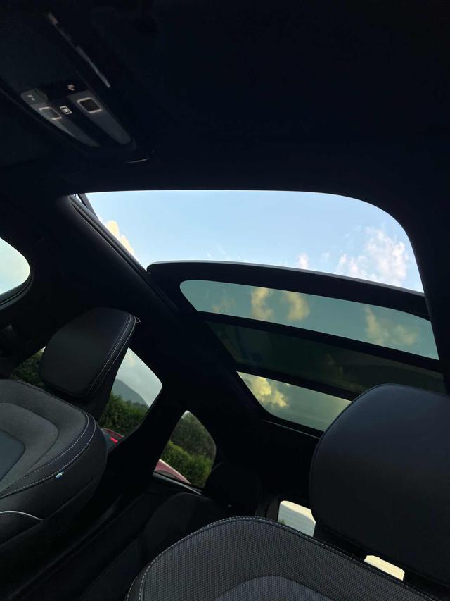 VOLVO XC60 2.0 B4 (d) R-design Dark Plus AWD
