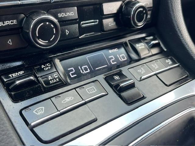 Porsche Cayman 2.7