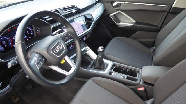 AUDI Q3 35 TFSI Business