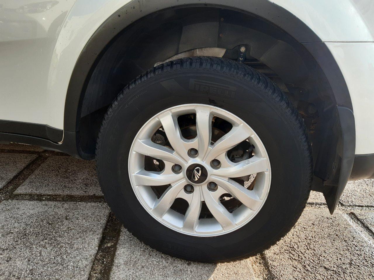 Mahindra XUV500 2.2 16v W6 fwd 7p.ti M1
