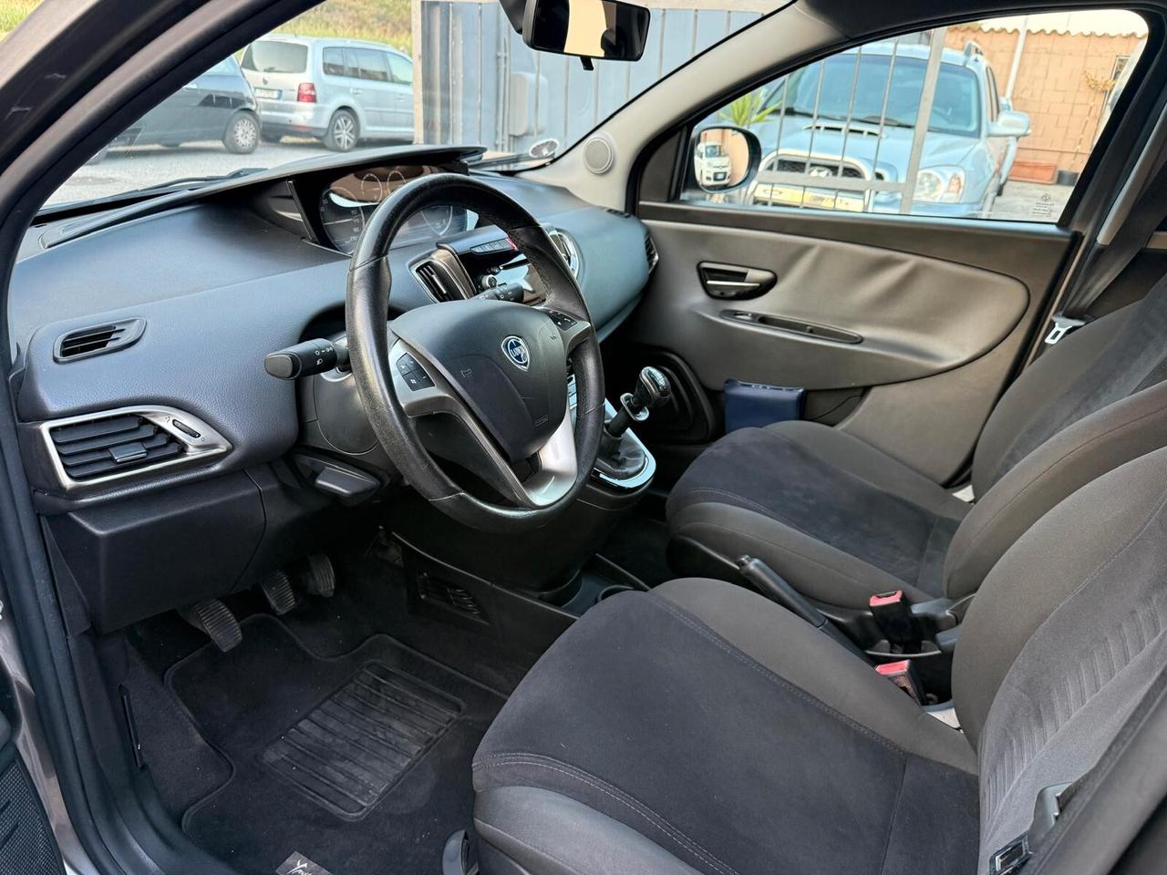 Lancia Ypsilon 0.9 TwinAir 85 CV 5 porte Metano Ecochic Gold