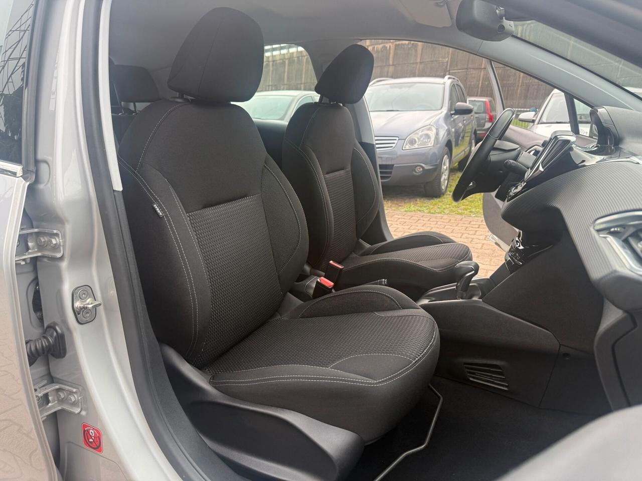 Peugeot 208 PureTech Turbo 110 EAT6 S&S 5 porte AUTOMATICA OK NEOPATENTATI